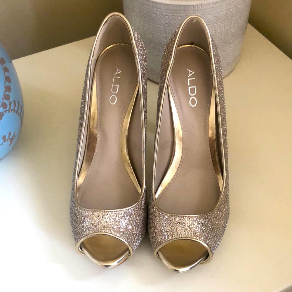 NEVER WORN ALDO SHIMMERY PEEP TOE STILETTO